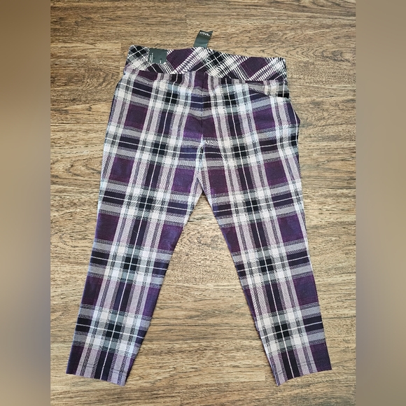 TORRID Plaid Pixie Cropped Pants NWT - Picture 2 of 8